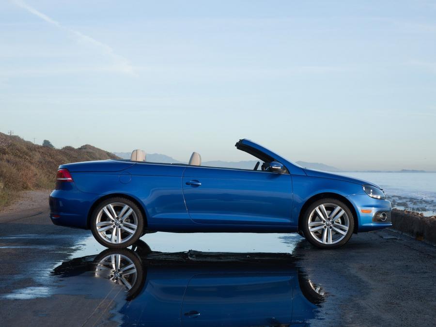  Volkswagen Eos 2.0 TSI 2010 года  (US) (фото 4 из 10)